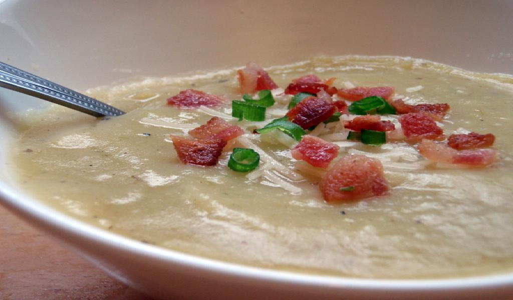 Potato Leek Soup with Bacon - tons of soup recipes