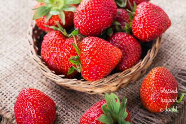 Learn the top secret on how to keep your strawberries from molding. You already have the ingredient at home. This trick on how to keep your strawberries lasting longer will save you money.