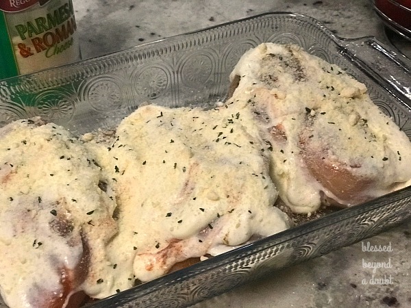 Here's an easy lemon chicken recipe that's low carb. It's simple, but so tasty. This creamy lemon chicken is THM approved.