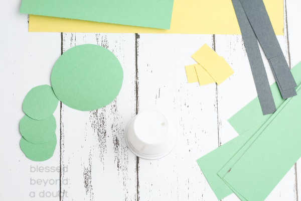These K-Cup Leprechaun hats are so easy to make. They use supplies that you already have at home. 