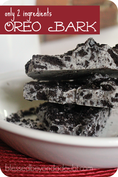 So simple oreo bark! Only 2 ingredients! Insane, huh?