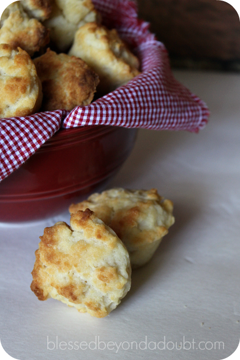 Only 3 ingredients sour cream biscuits! Perfect for salads and soups.Only 3 ingredients sour cream biscuits! Perfect for salads and soups.